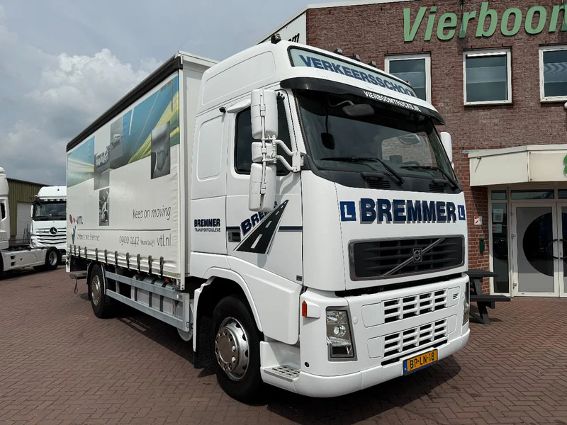 Volvo FH12-380 4X2 Euro3 / Manual / only 276tkm / Driving school - Camion fourgon: photos 1 Volvo FH12-380 4X2 Euro3 / Manual / only 276tkm / Driving school - Camion fourgon: photos 1
