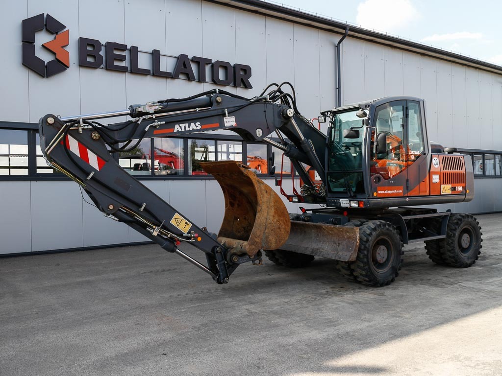 - Pelle sur pneus: photos 2 - Pelle sur pneus: photos 2