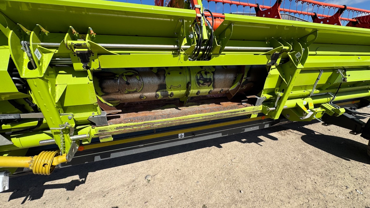 Moissonneuse-batteuse CLAAS Lexion 6900 TerraTrac 890 full Options: photos 16 Moissonneuse-batteuse CLAAS Lexion 6900 TerraTrac 890 full Options: photos 16