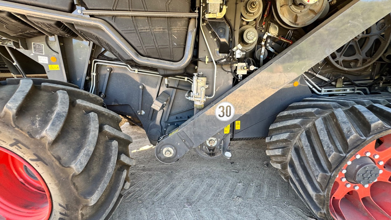 Moissonneuse-batteuse CLAAS Lexion 6900 TerraTrac 890 full Options: photos 8 Moissonneuse-batteuse CLAAS Lexion 6900 TerraTrac 890 full Options: photos 8