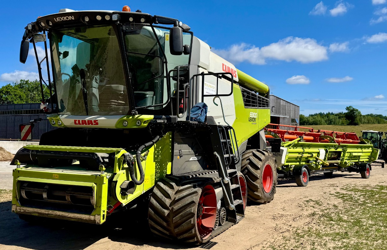 CLAAS Lexion 6900 TerraTrac 890 full Options - Moissonneuse-batteuse: photos 1 CLAAS Lexion 6900 TerraTrac 890 full Options - Moissonneuse-batteuse: photos 1