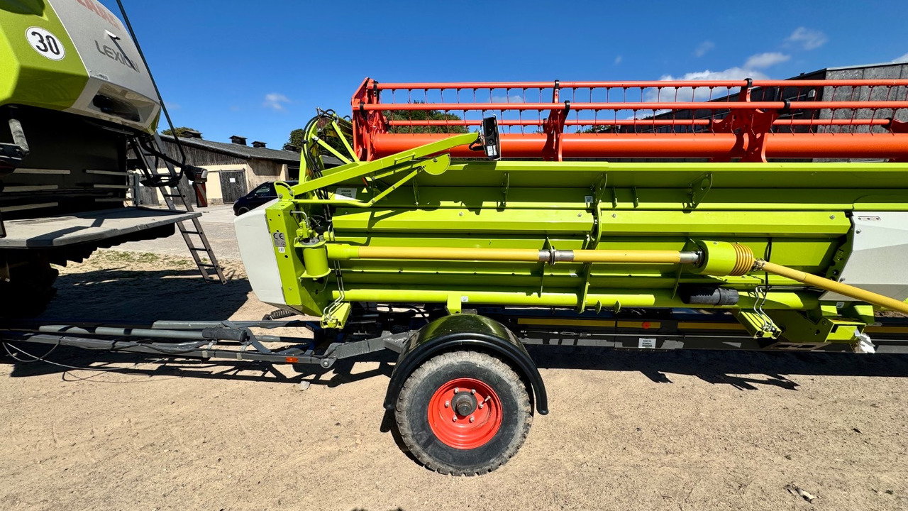 Moissonneuse-batteuse CLAAS Lexion 6900 TerraTrac 890 full Options: photos 20 Moissonneuse-batteuse CLAAS Lexion 6900 TerraTrac 890 full Options: photos 20