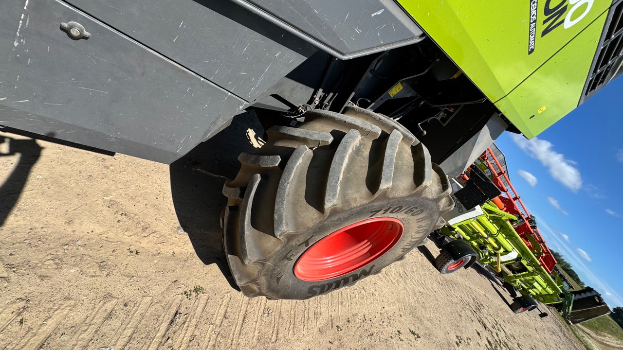 Moissonneuse-batteuse CLAAS Lexion 6900 TerraTrac 890 full Options: photos 23 Moissonneuse-batteuse CLAAS Lexion 6900 TerraTrac 890 full Options: photos 23