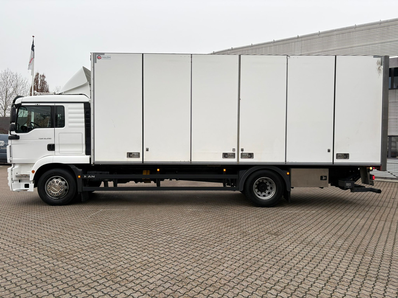 Camion fourgon MAN TGM 18.290: photos 11