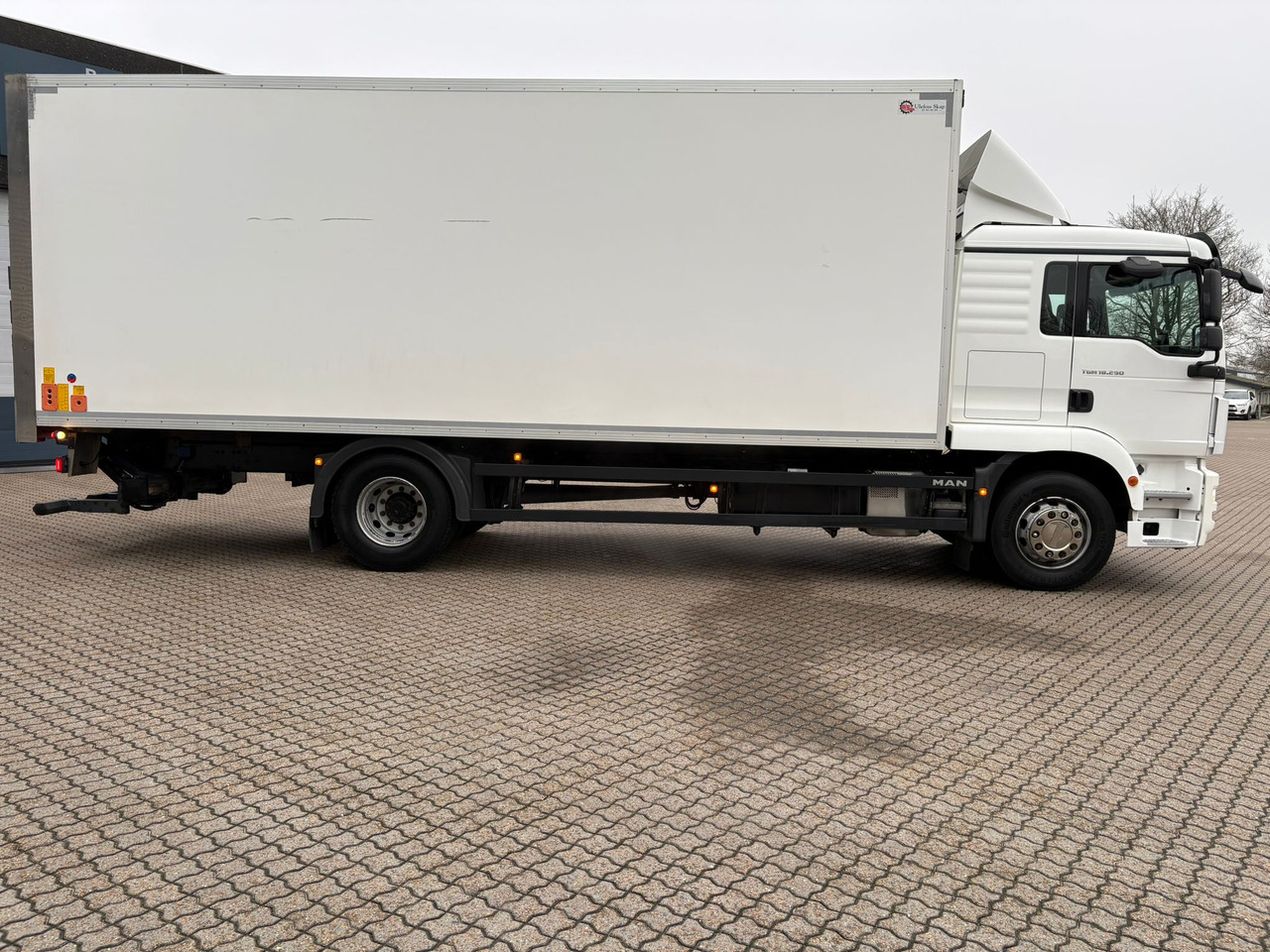 Camion fourgon MAN TGM 18.290: photos 10