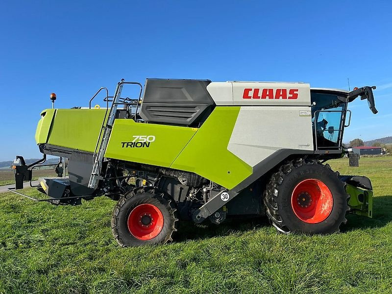 Moissonneuse-batteuse CLAAS Trion 750: photos 9