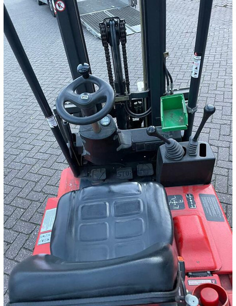 Linde E12 - Chariot élévateur électrique: photos 3 Linde E12 - Chariot élévateur électrique: photos 3