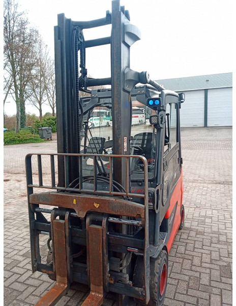 Linde E30HL-01/600 - Chariot élévateur électrique: photos 5 Linde E30HL-01/600 - Chariot élévateur électrique: photos 5
