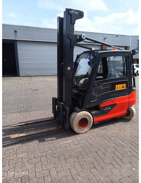 Linde E30L - Chariot élévateur électrique: photos 1 Linde E30L - Chariot élévateur électrique: photos 1