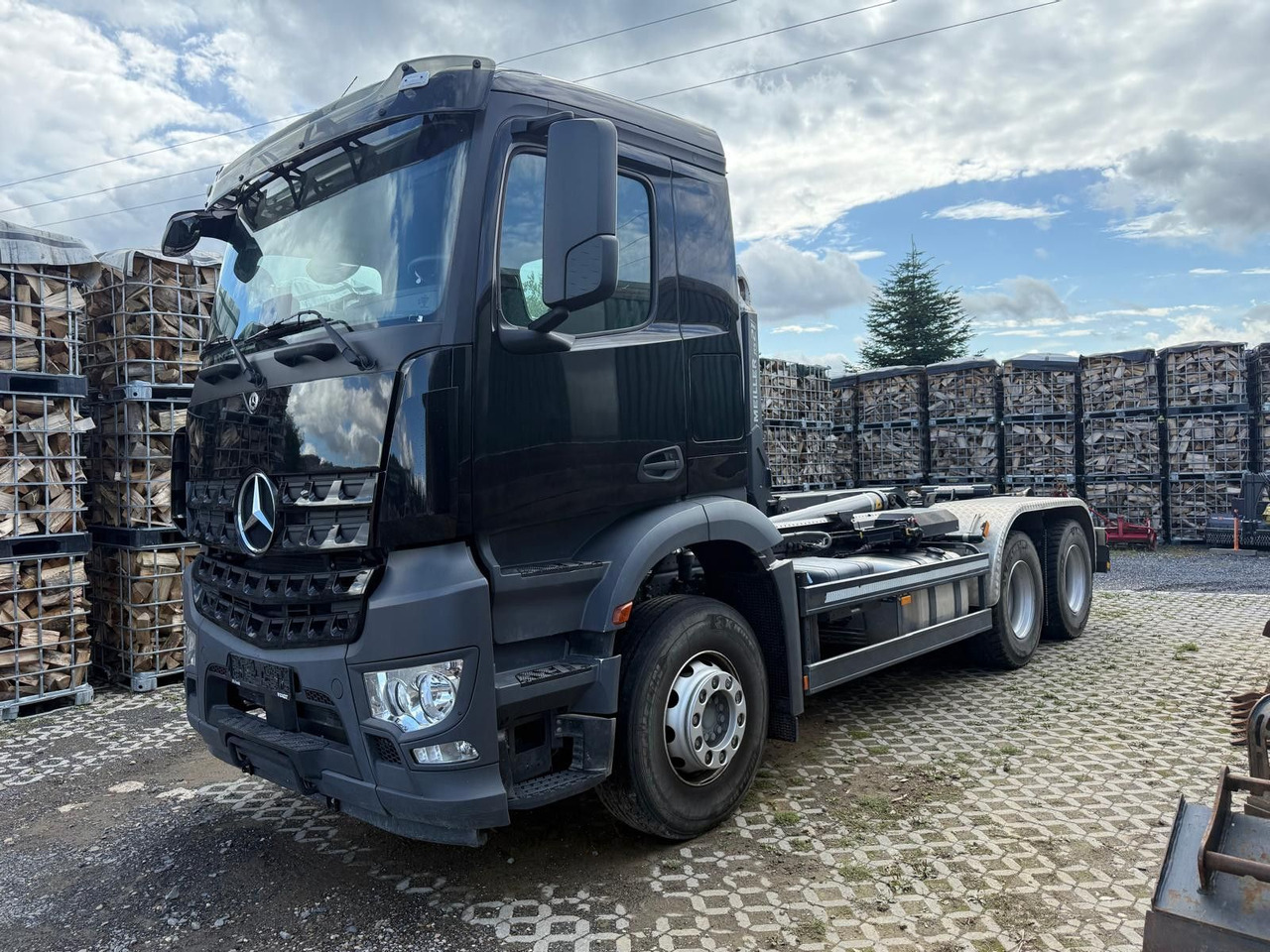 Mercedes-Benz Arocs 5 2648 Meiller Hakenlift 21-60 neuwertig - Camion ampliroll: photos 1 Mercedes-Benz Arocs 5 2648 Meiller Hakenlift 21-60 neuwertig - Camion ampliroll: photos 1