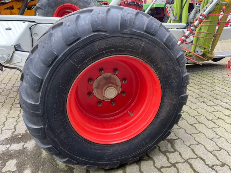 CLAAS Liner 3600 - Faneuse: photos 3 CLAAS Liner 3600 - Faneuse: photos 3