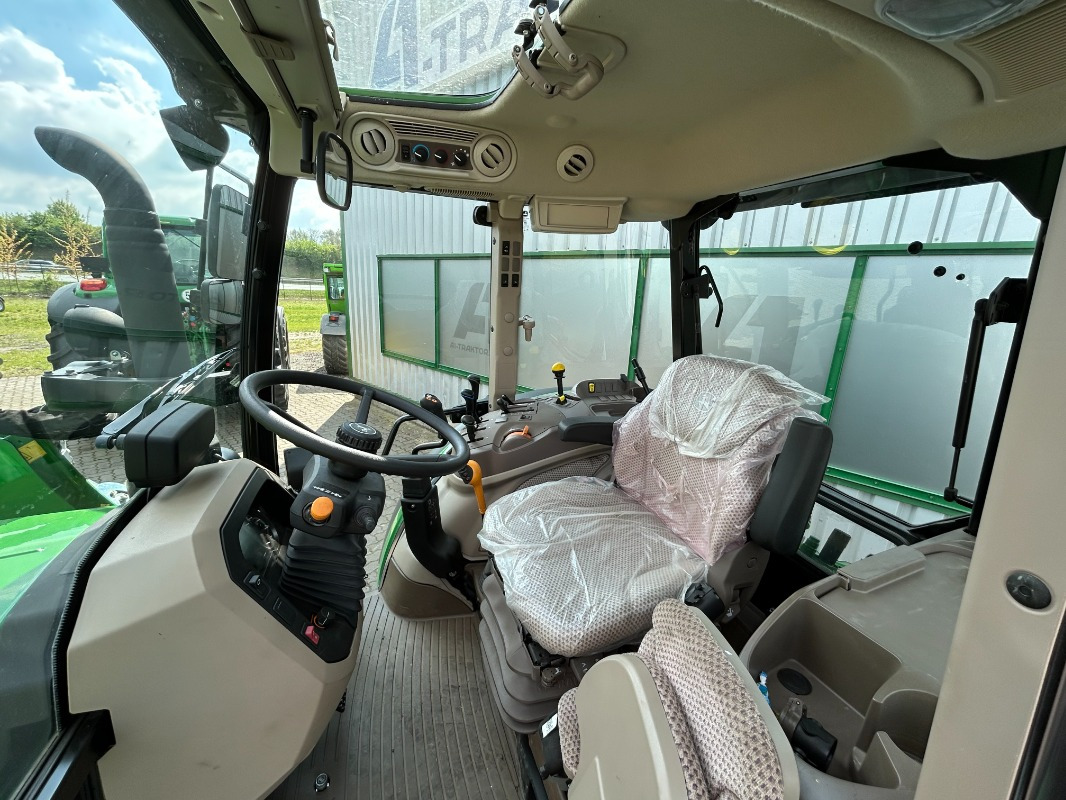 Tracteur agricole neuf John Deere 5100M **MIETRÜCKLÄUFER**: photos 17