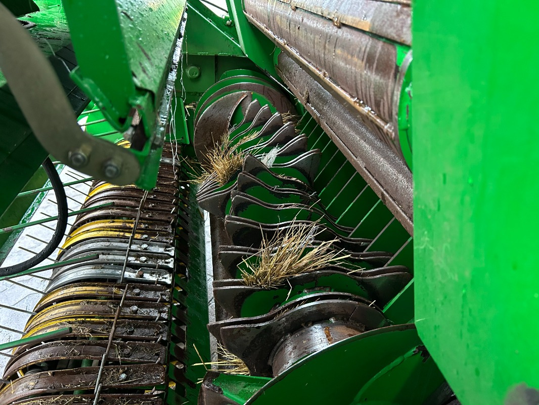 John Deere 990 - Enrubanneuse: photos 3 John Deere 990 - Enrubanneuse: photos 3