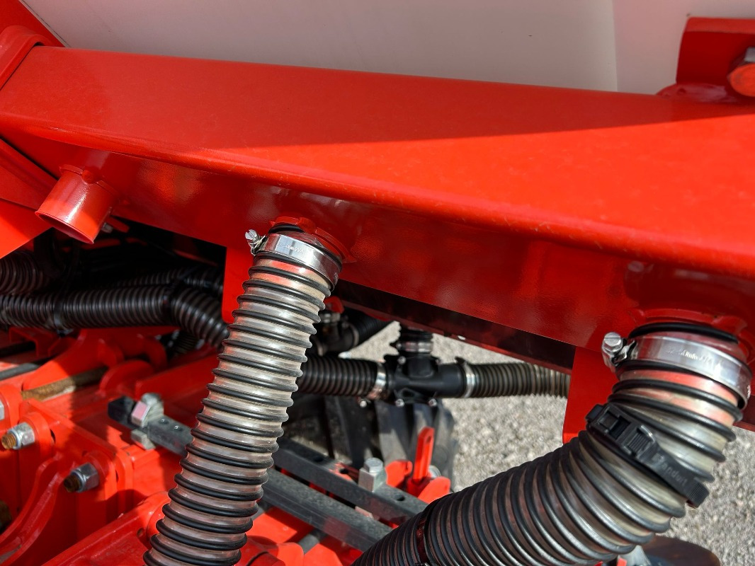 Kuhn Maxima 3 RT E *DEMO* - Semoir/ Planteuse: photos 4 Kuhn Maxima 3 RT E *DEMO* - Semoir/ Planteuse: photos 4