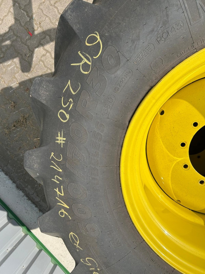 Michelin Kompletträder 710/70R42 600/70R30 - Pneu pour Machine agricole: photos 4 Michelin Kompletträder 710/70R42 600/70R30 - Pneu pour Machine agricole: photos 4