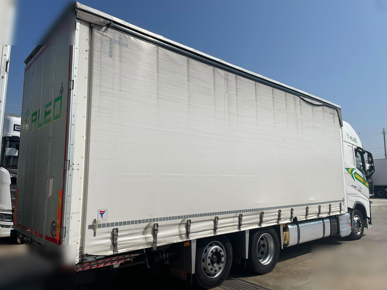 VOLVO FH13.500 - Camion à rideaux coulissants: photos 4 VOLVO FH13.500 - Camion à rideaux coulissants: photos 4