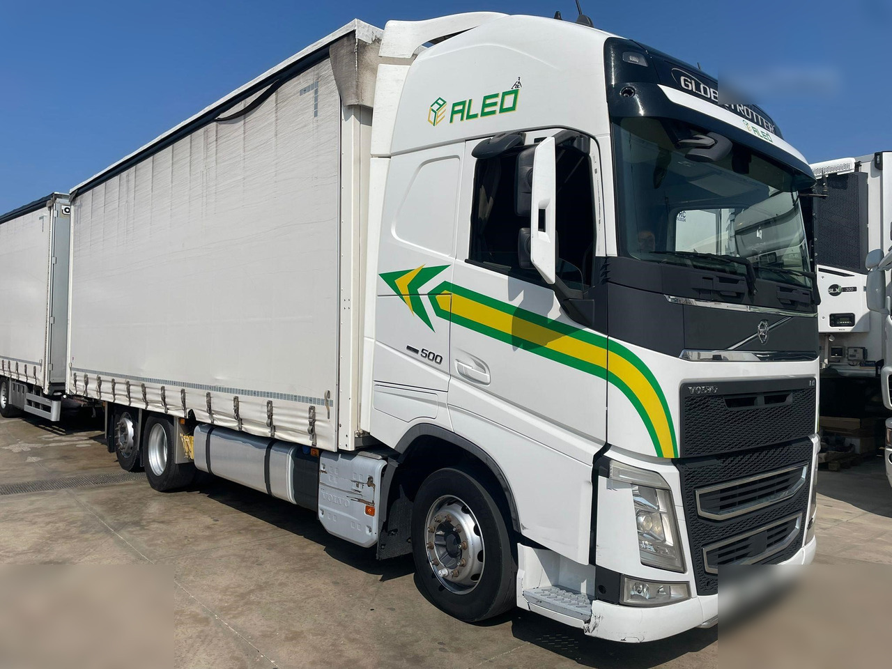 VOLVO FH13.500 - Camion à rideaux coulissants: photos 1 VOLVO FH13.500 - Camion à rideaux coulissants: photos 1