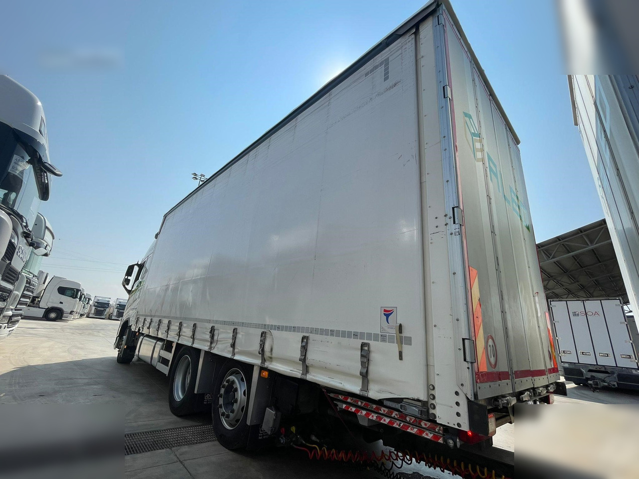 VOLVO FH13.500 - Camion à rideaux coulissants: photos 3 VOLVO FH13.500 - Camion à rideaux coulissants: photos 3