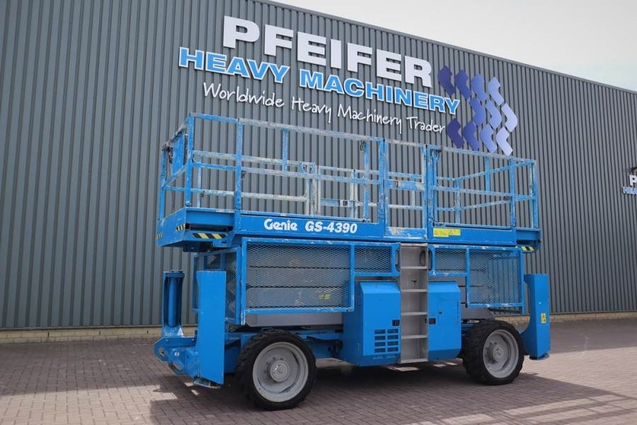 Genie GS4390 Diesel, 4x4 Drive, 15.11m Working Height 68 - Nacelle ciseaux: photos 1 Genie GS4390 Diesel, 4x4 Drive, 15.11m Working Height 68 - Nacelle ciseaux: photos 1