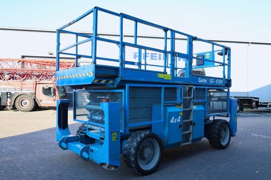Genie GS4390 Diesel, 4x4 Drive, 15m Working Height, 680k  - Nacelle ciseaux: photos 2 Genie GS4390 Diesel, 4x4 Drive, 15m Working Height, 680k  - Nacelle ciseaux: photos 2