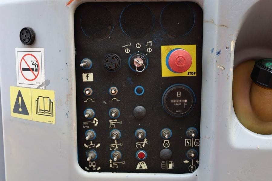 Genie Z34/22 Diesel, 4x4 Drive, 12.6m Working Height, 6. - Nacelle articulée: photos 4 Genie Z34/22 Diesel, 4x4 Drive, 12.6m Working Height, 6. - Nacelle articulée: photos 4