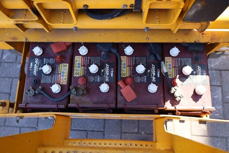 Haulotte COMPACT 14 Electric, 14m Working Height, 350kg Cap - Nacelle ciseaux: photos 4 Haulotte COMPACT 14 Electric, 14m Working Height, 350kg Cap - Nacelle ciseaux: photos 4