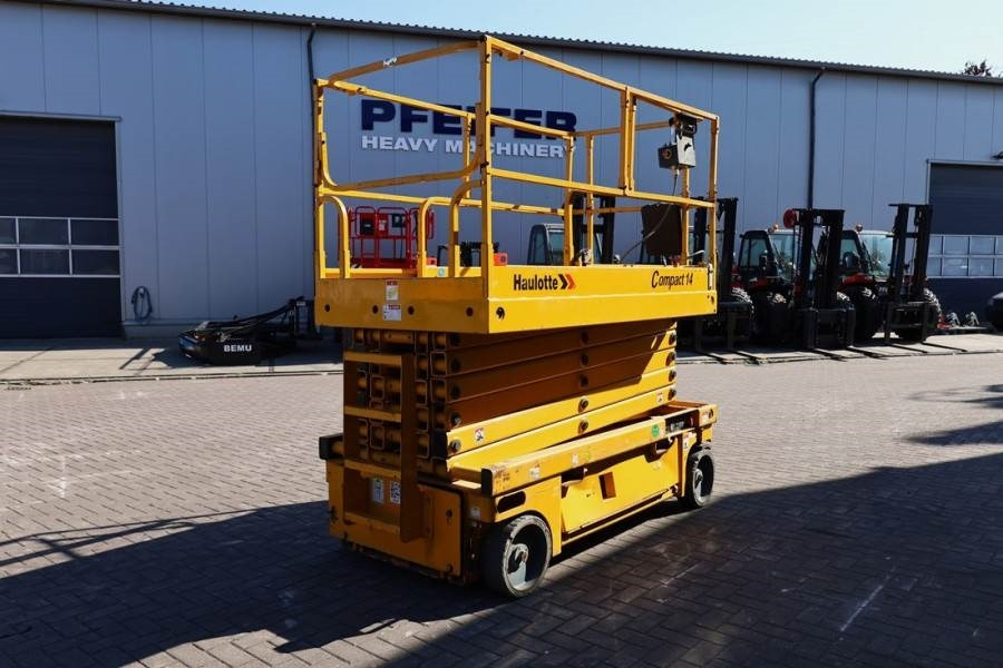 Haulotte COMPACT 14 Electric, 14m Working Height, 350kg Cap - Nacelle ciseaux: photos 2 Haulotte COMPACT 14 Electric, 14m Working Height, 350kg Cap - Nacelle ciseaux: photos 2