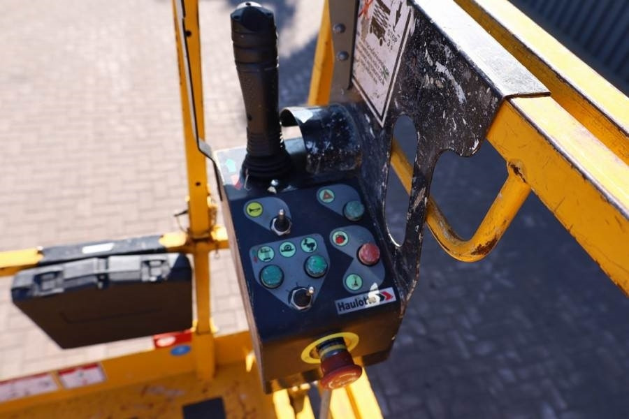 Haulotte COMPACT 14 Electric, 14m Working Height, 350kg Cap - Nacelle ciseaux: photos 3 Haulotte COMPACT 14 Electric, 14m Working Height, 350kg Cap - Nacelle ciseaux: photos 3