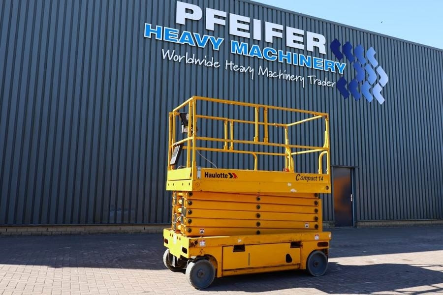 Haulotte COMPACT 14 Electric, 14m Working Height, 350kg Cap - Nacelle ciseaux: photos 1 Haulotte COMPACT 14 Electric, 14m Working Height, 350kg Cap - Nacelle ciseaux: photos 1