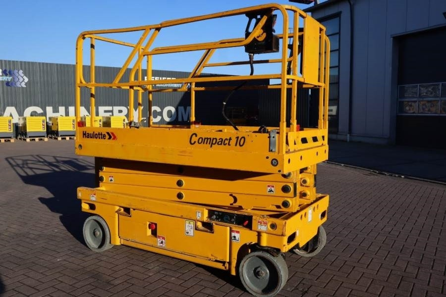 Haulotte Compact 10 Electric, 10m Working Height, 450kg Cap - Nacelle ciseaux: photos 2 Haulotte Compact 10 Electric, 10m Working Height, 450kg Cap - Nacelle ciseaux: photos 2