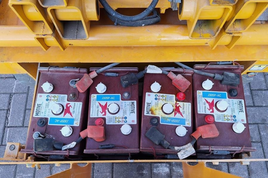 Haulotte Compact 10 Electric, 10m Working Height, 450kg Cap - Nacelle ciseaux: photos 5 Haulotte Compact 10 Electric, 10m Working Height, 450kg Cap - Nacelle ciseaux: photos 5