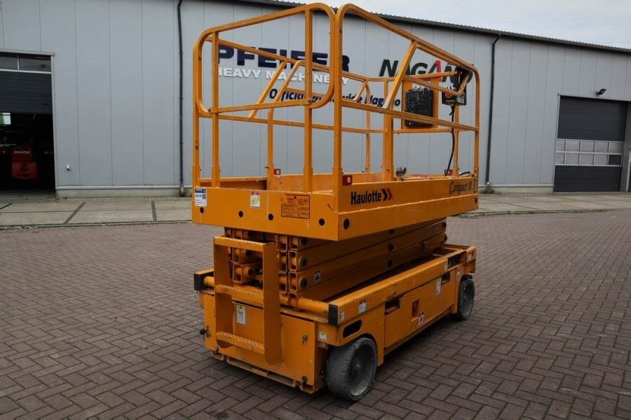 Haulotte Compact 10 Electric, 10m Working Height, 450kg Cap - Nacelle ciseaux: photos 2 Haulotte Compact 10 Electric, 10m Working Height, 450kg Cap - Nacelle ciseaux: photos 2