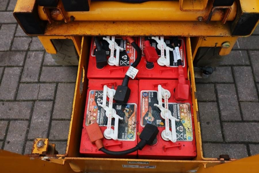 Haulotte Compact 10N As-Is, Electric, 10m Working Height, 2 - Nacelle ciseaux: photos 4 Haulotte Compact 10N As-Is, Electric, 10m Working Height, 2 - Nacelle ciseaux: photos 4