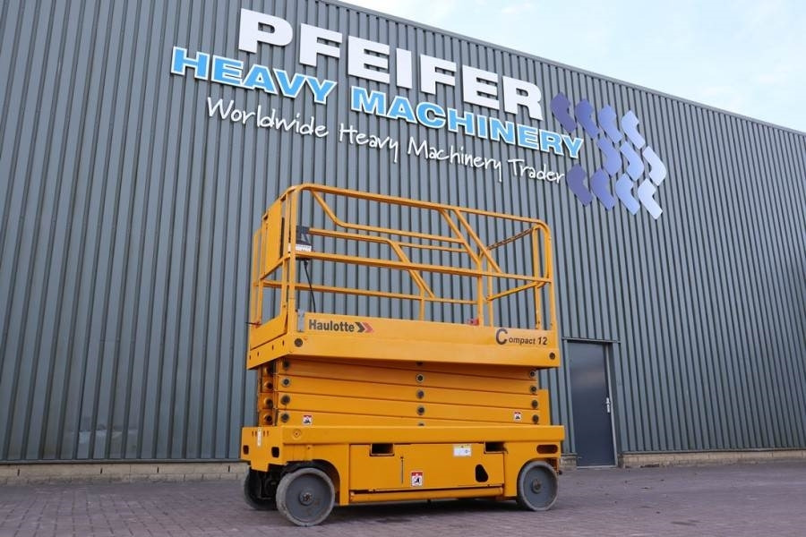 Haulotte Compact 12 Electric, 12m Working Height, 300kg Cap  - Nacelle ciseaux: photos 1 Haulotte Compact 12 Electric, 12m Working Height, 300kg Cap  - Nacelle ciseaux: photos 1