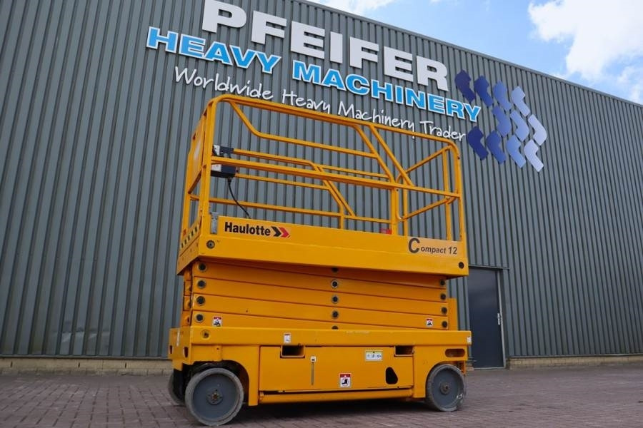 Haulotte Compact 12 Electric, 12m Working Height, 300kg Cap - Nacelle ciseaux: photos 1 Haulotte Compact 12 Electric, 12m Working Height, 300kg Cap - Nacelle ciseaux: photos 1