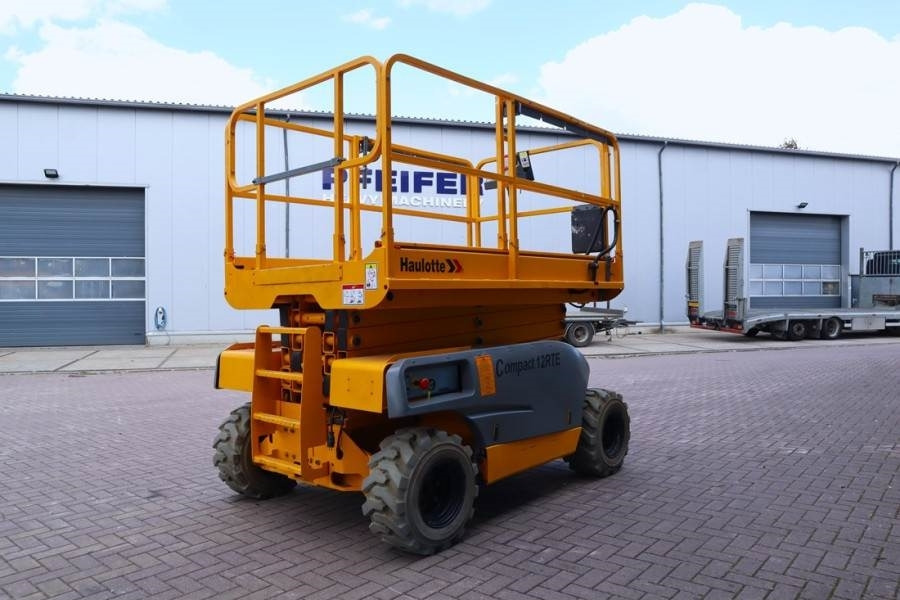 Haulotte Compact 12RTE Electric, 12m Working Height, 450kg - Nacelle ciseaux: photos 2 Haulotte Compact 12RTE Electric, 12m Working Height, 450kg - Nacelle ciseaux: photos 2