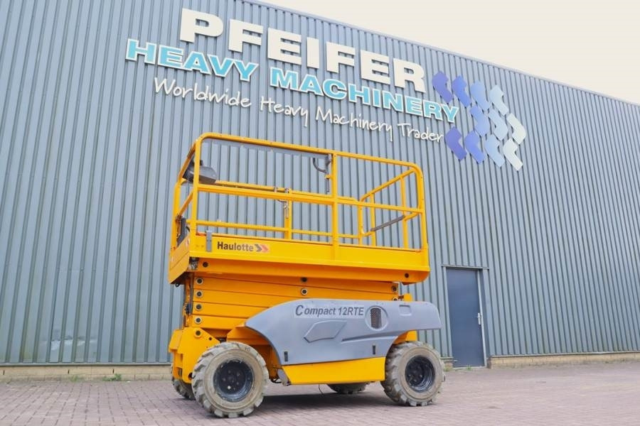 Haulotte Compact 12RTE Electric, 12m Working Height, 450kg - Nacelle ciseaux: photos 1 Haulotte Compact 12RTE Electric, 12m Working Height, 450kg - Nacelle ciseaux: photos 1
