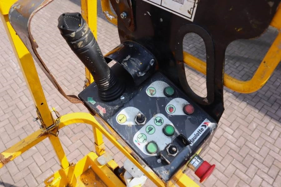 Haulotte Compact 14 Electric, 14m Working Height, 350kg Cap - Nacelle ciseaux: photos 4 Haulotte Compact 14 Electric, 14m Working Height, 350kg Cap - Nacelle ciseaux: photos 4