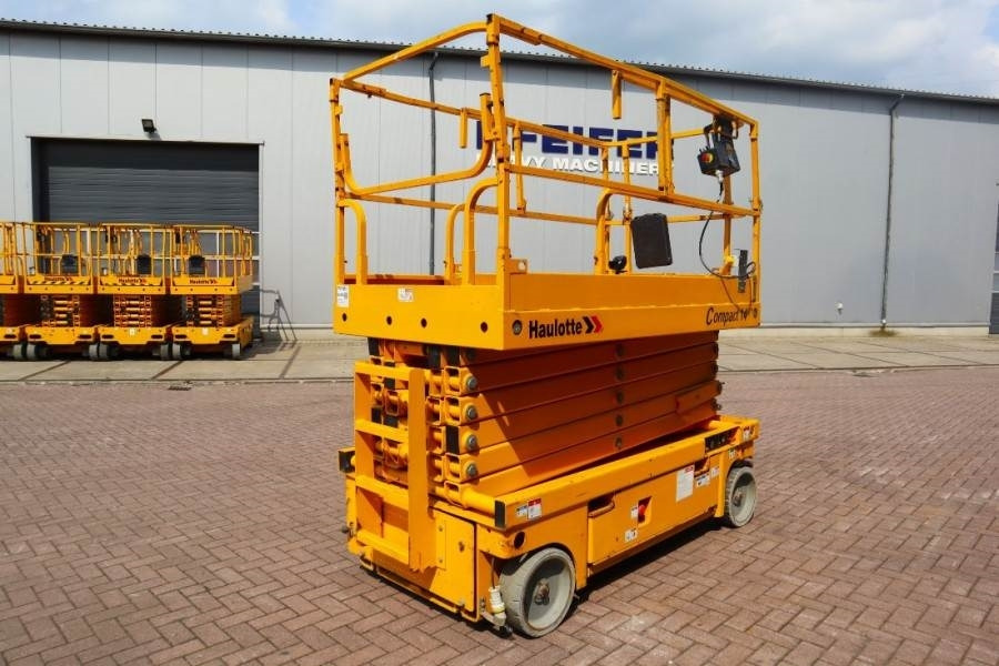 Haulotte Compact 14 Electric, 14m Working Height, 350kg Cap - Nacelle ciseaux: photos 2 Haulotte Compact 14 Electric, 14m Working Height, 350kg Cap - Nacelle ciseaux: photos 2