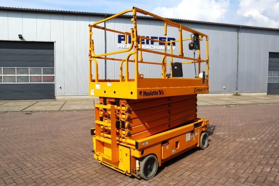 Haulotte Compact 14 Electric, 14m Working Height, 350kg Cap - Nacelle ciseaux: photos 2 Haulotte Compact 14 Electric, 14m Working Height, 350kg Cap - Nacelle ciseaux: photos 2