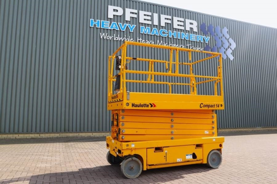 Haulotte Compact 14 Electric, 14m Working Height, 350kg Cap - Nacelle ciseaux: photos 1 Haulotte Compact 14 Electric, 14m Working Height, 350kg Cap - Nacelle ciseaux: photos 1