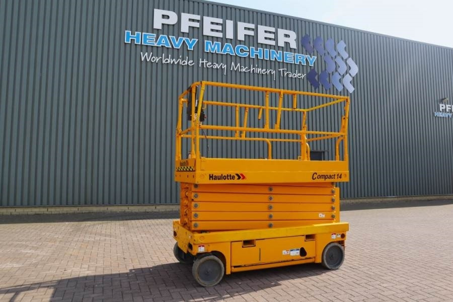 Haulotte Compact 14 Electric, 14m Working Height, 350kg Cap - Nacelle ciseaux: photos 1 Haulotte Compact 14 Electric, 14m Working Height, 350kg Cap - Nacelle ciseaux: photos 1
