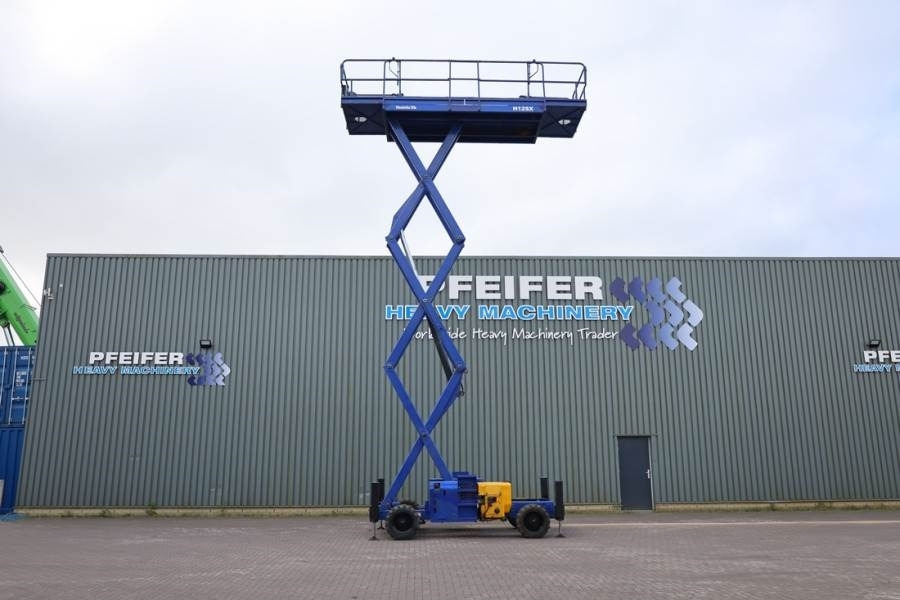 Haulotte H12SX Diesel, 4x4 Drive, 12m Working Height, 700kg - Nacelle ciseaux: photos 3 Haulotte H12SX Diesel, 4x4 Drive, 12m Working Height, 700kg - Nacelle ciseaux: photos 3
