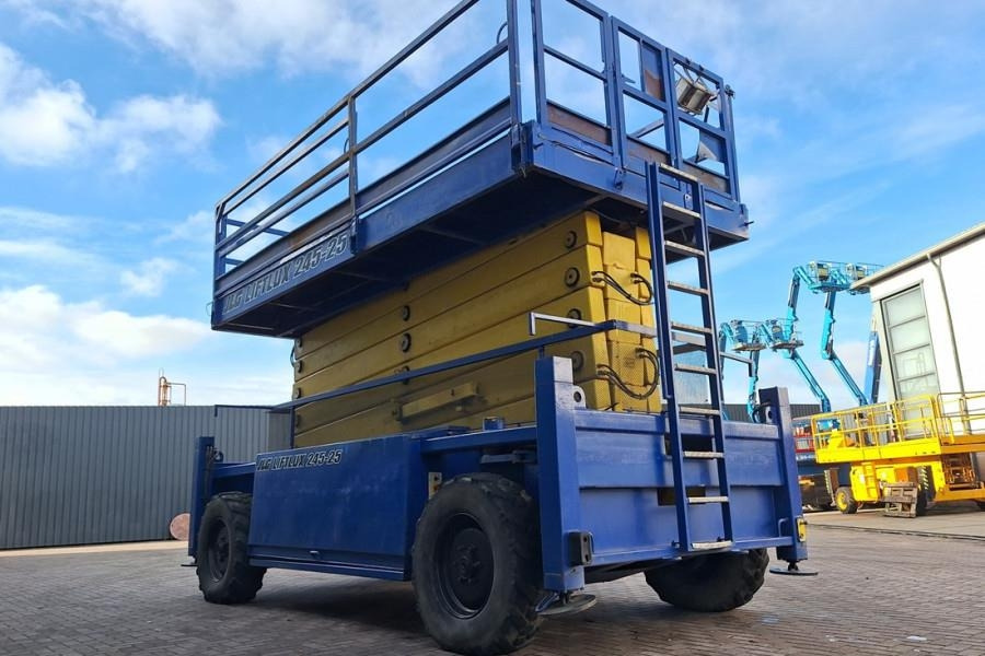 Nacelle ciseaux JLG 245-25 Diesel, 4x4 Drive, 26m Working Height, 750k: photos 8 Nacelle ciseaux JLG 245-25 Diesel, 4x4 Drive, 26m Working Height, 750k: photos 8