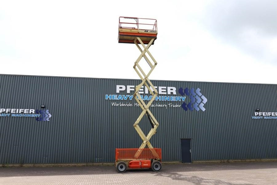 JLG 3369LE Electric, 12m Working Height, 450kg Capacit - Nacelle ciseaux: photos 3 JLG 3369LE Electric, 12m Working Height, 450kg Capacit - Nacelle ciseaux: photos 3