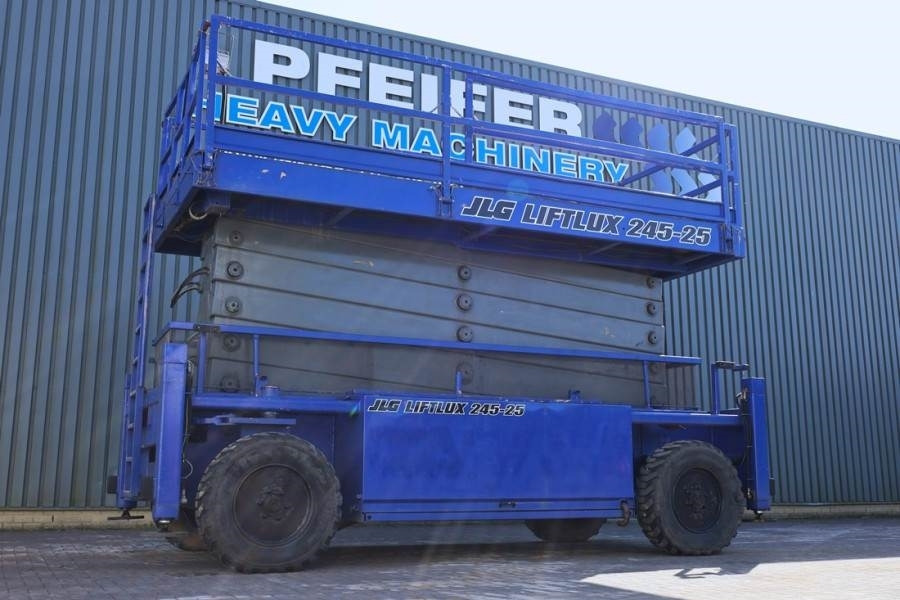 Liftlux SL245-25D 4WD Diesel, 4x4 Drive, 26.5m Working Hei - Nacelle ciseaux: photos 1 Liftlux SL245-25D 4WD Diesel, 4x4 Drive, 26.5m Working Hei - Nacelle ciseaux: photos 1