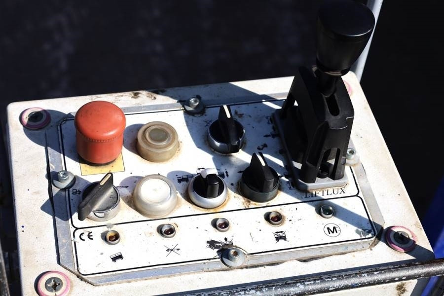 Liftlux SL245-25D 4WD Diesel, 4x4 Drive, 26.5m Working Hei - Nacelle ciseaux: photos 4 Liftlux SL245-25D 4WD Diesel, 4x4 Drive, 26.5m Working Hei - Nacelle ciseaux: photos 4