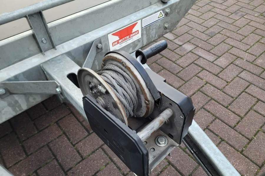 Saris C2700 2 Axel Trailer, Maximum payload: 2045 kg, In - Remorque voiture: photos 4 Saris C2700 2 Axel Trailer, Maximum payload: 2045 kg, In - Remorque voiture: photos 4