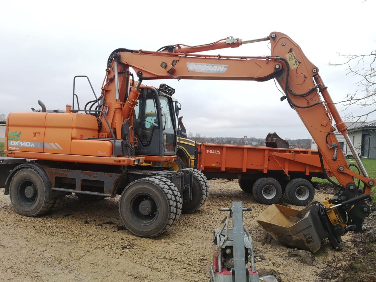Doosan DX 140 - Pelle sur pneus: photos 3 Doosan DX 140 - Pelle sur pneus: photos 3