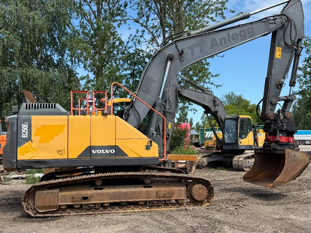 Volvo EC 250 E - Pelle sur chenille: photos 1 Volvo EC 250 E - Pelle sur chenille: photos 1